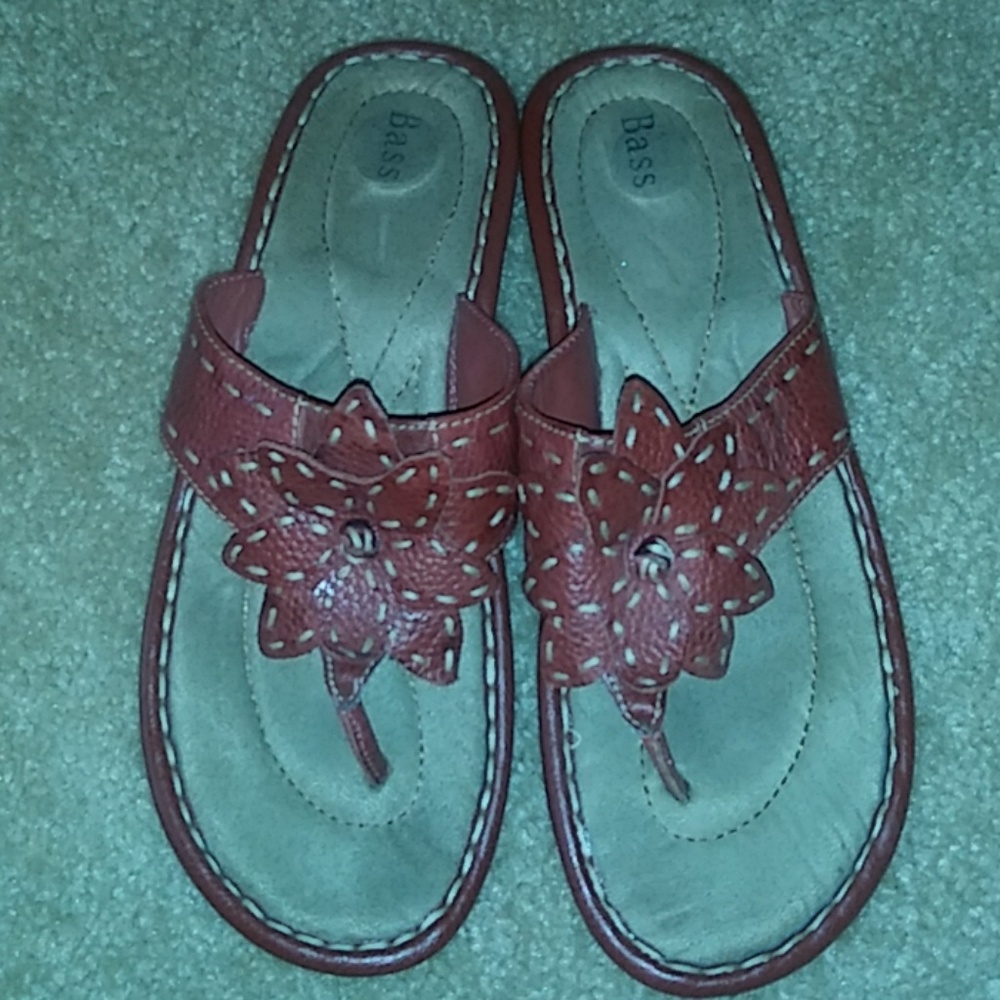 Bass red leather flip flops size 11